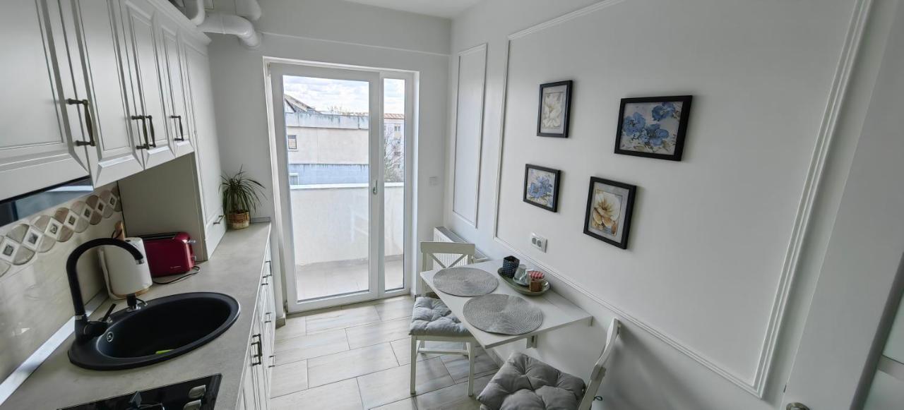 Apartament 1 Mai Bloc Nou-Self Check-In كرايوفا المظهر الخارجي الصورة